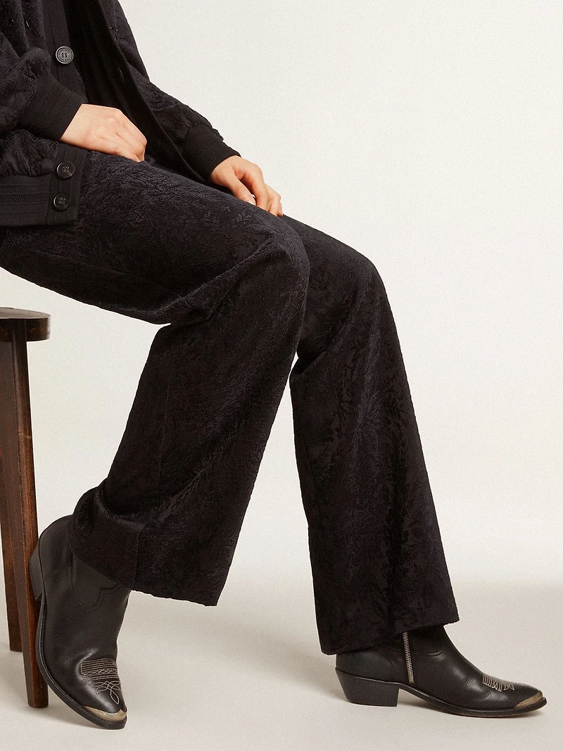 Young ankle boots black leather with sand-colored embroidery