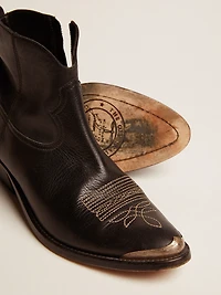 Young ankle boots black leather with sand-colored embroidery