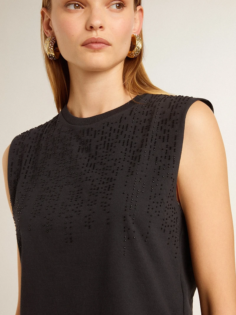 Sleeveless T-shirt worn-black with tone-on-tone gradient embroidery