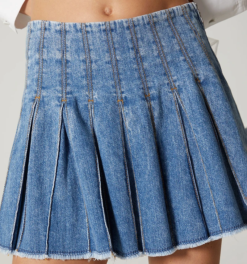 SHORT SKIRT, PLEATS WITH SEAMS