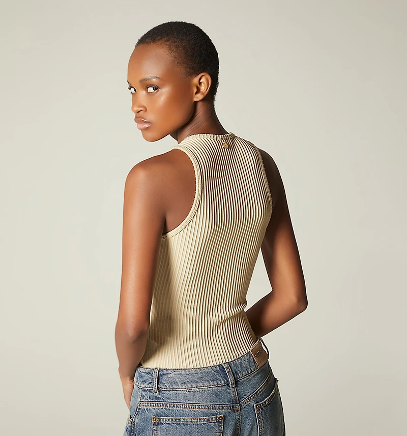 BASIC SLEEVELESS BLOUSE
