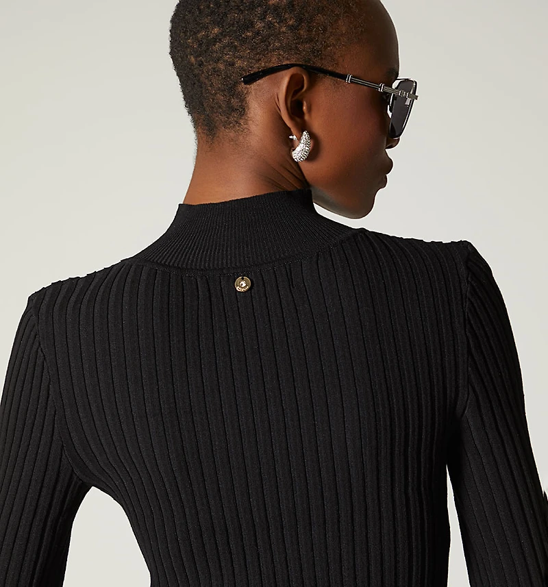 LONG SLEEVE KNITTED SWEATER
