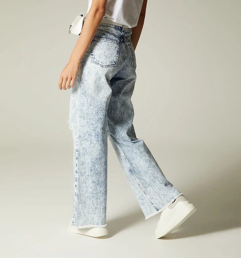LOW RISE STRAIGHT LEG JEAN, FIVE POCKETS