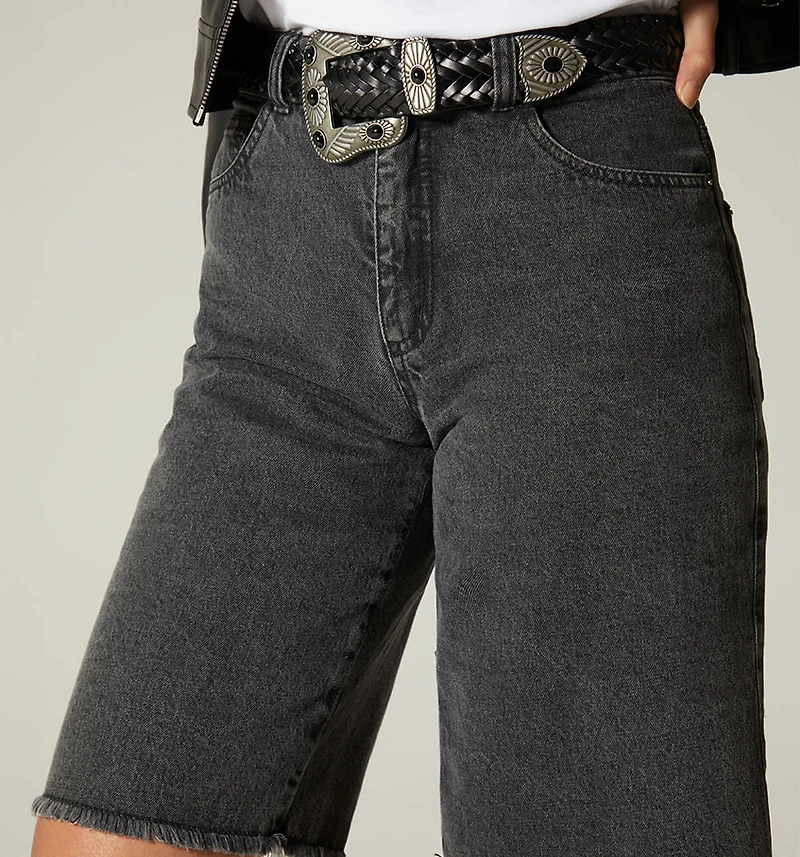 Bermuda, high-waisted, five pockets, with