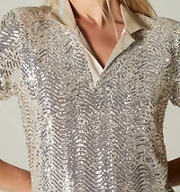 Short sack-style dress with sleeveless design