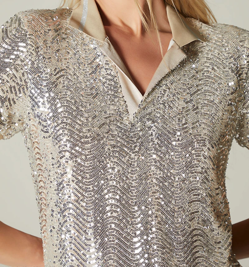 Short sack-style dress with sleeveless design