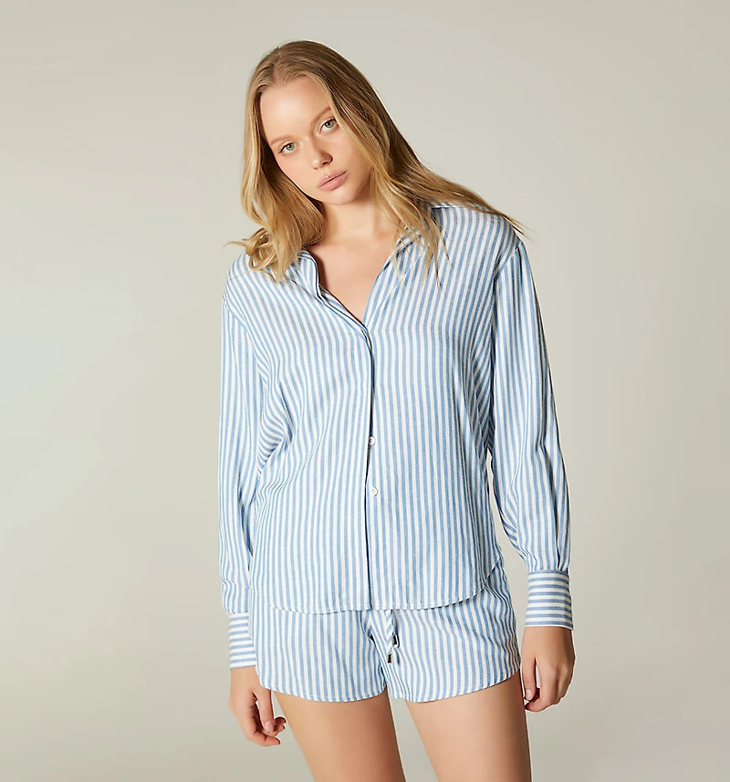 SET OF SHORTS, CROP BLOUSE, AND OVERSHIRT