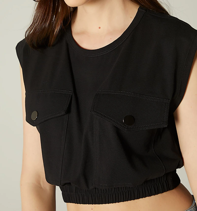 SLEEVELESS T-SHIRT WITH ELASTIC AND POCKETS