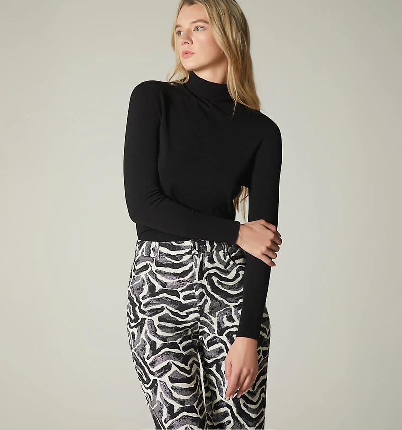 TURTLENECK LONG SLEEVE SWEATER