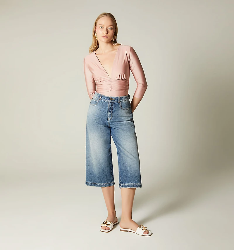 THREE-QUARTER SLEEVE BODYSUIT WITH BACK NECKLINE