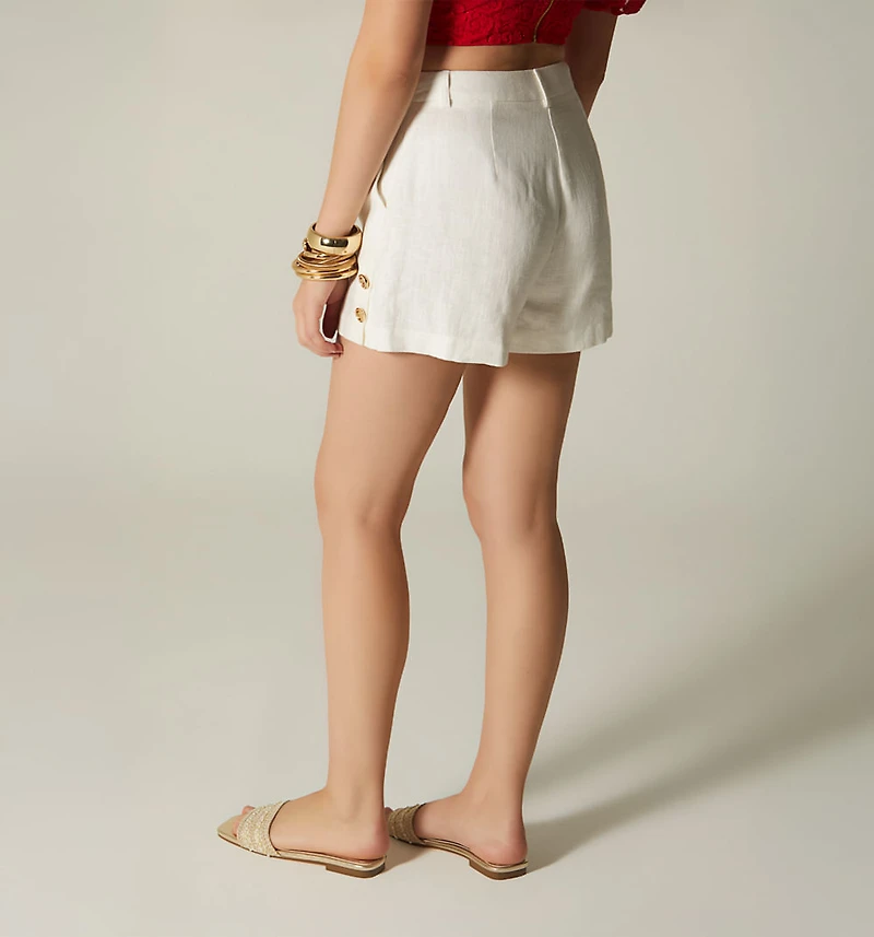 SHORT WITH BUTTONS