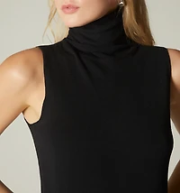 SLEEVELESS TURTLENECK BLOUSE
