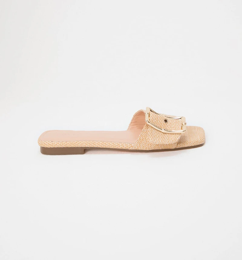 FLAT ORGANIC SANDAL WITH HARDWARE