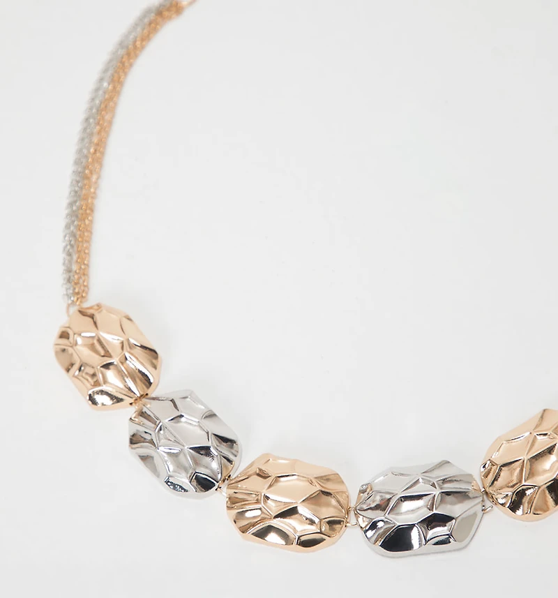 HAMMERED CHARMS BICOLOR NECKLACE