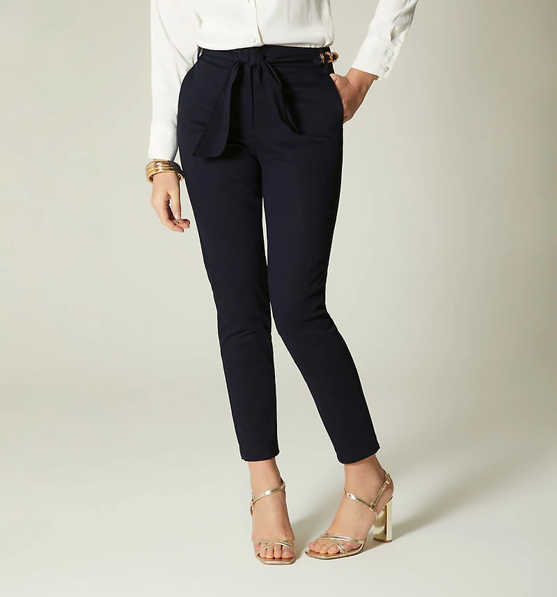 HIGH-WAISTED SHORTS WITH BELT