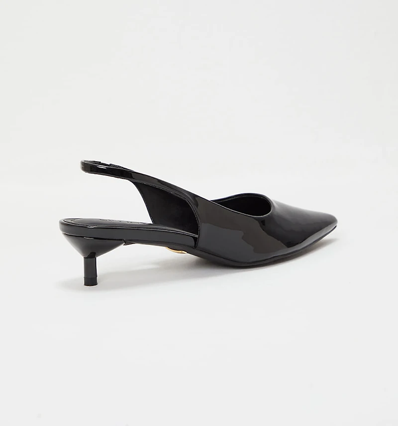 CLOSED SHOE WITH MINI HEEL
