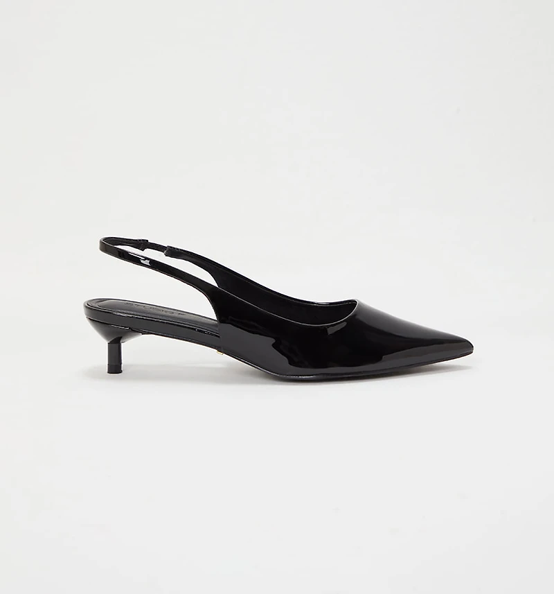 CLOSED SHOE WITH MINI HEEL