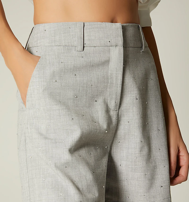 SHORT WITH HOT FIX