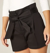 Short with belt