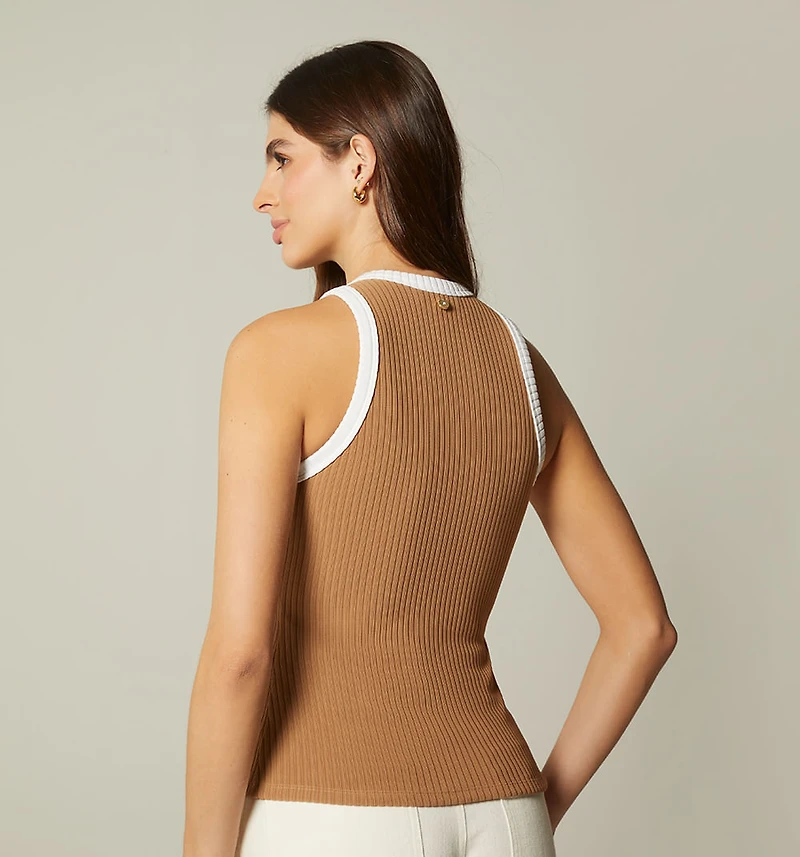 BASIC SLEEVELESS BLOUSE