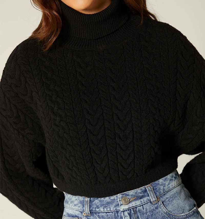 TURTLENECK KNITTED SWEATER