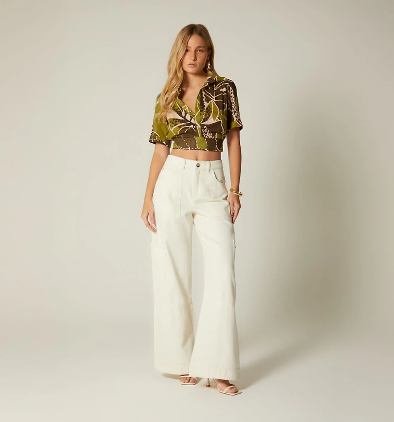 SLEEVELESS BLOUSE