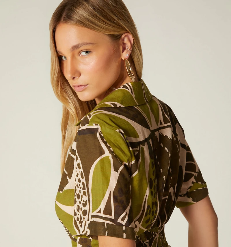 SLEEVELESS BLOUSE