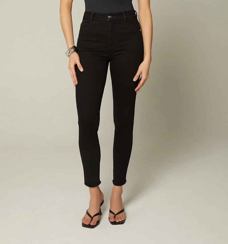 HIGH WAIST ULTRASLIM JEAN WITH BELT