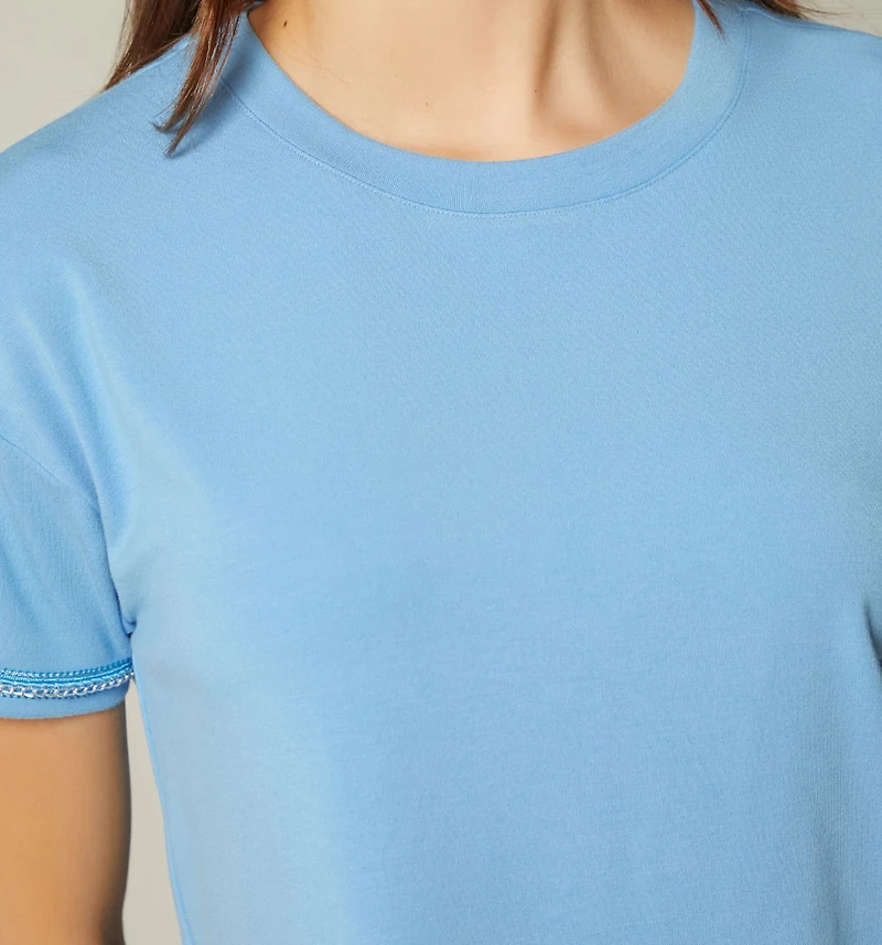 CROP T-SHIRT WITH DETAIL ON SLEEVE