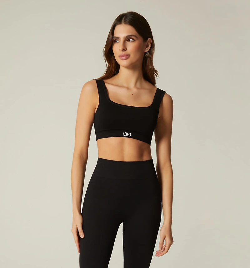 SPORTY SLEEVELESS BLOUSE