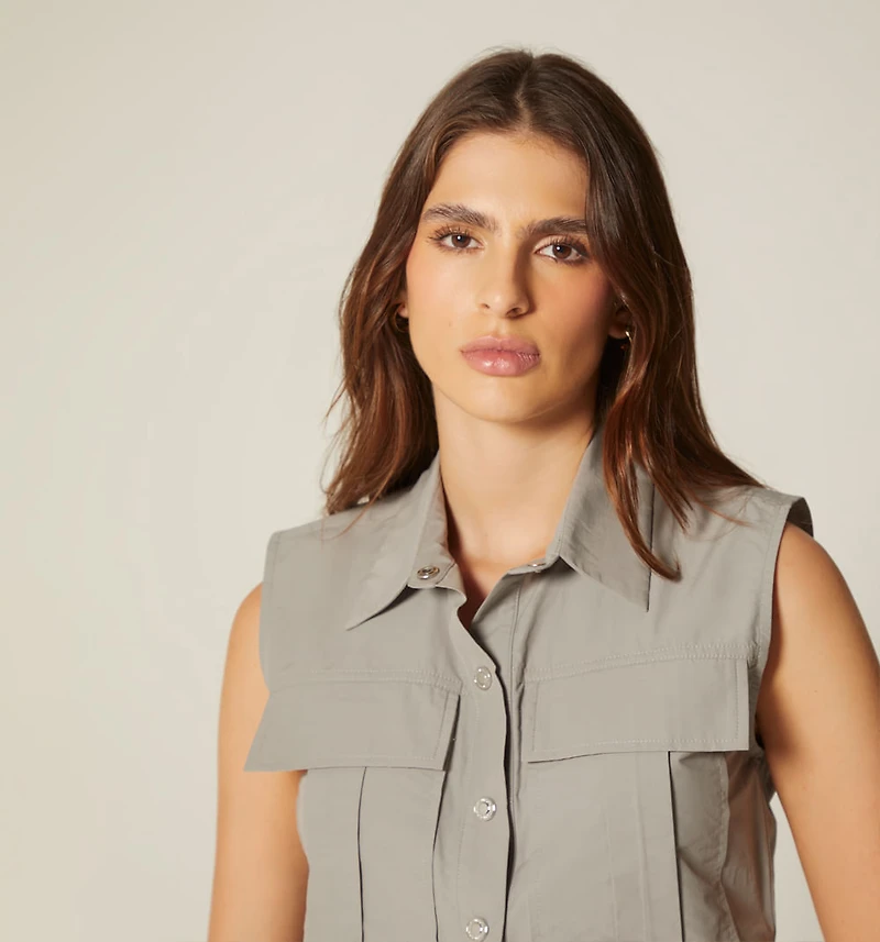 CROP SLEEVELESS, YOKE COLLAR AND POCKETS