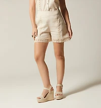 SHORT WITH CROCHET