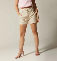 SHORT PRINCESSES WITH BRAID DETAIL ON WAISTBAND