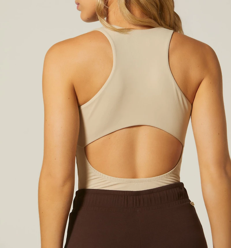 SLEEVELESS BODY WITH CUTOUT