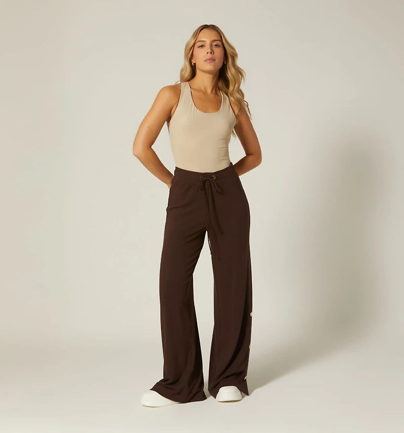 SLEEVELESS BODY WITH CUTOUT