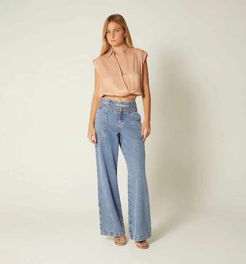 SLEEVELESS CROSS-FRONT BLOUSE