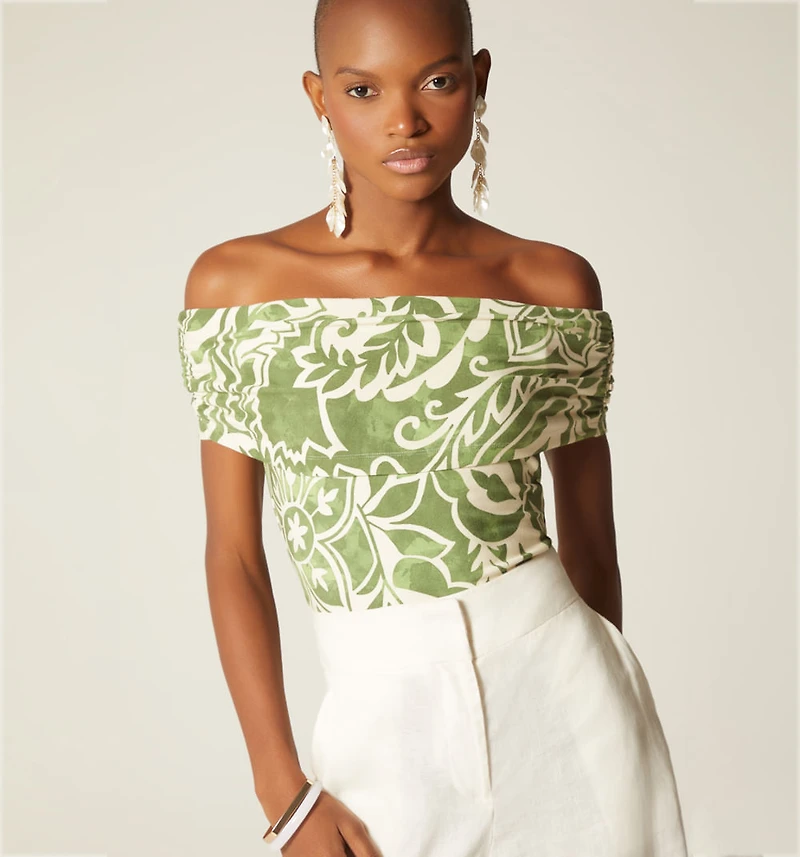 OFF-THE-SHOULDER BLOUSE