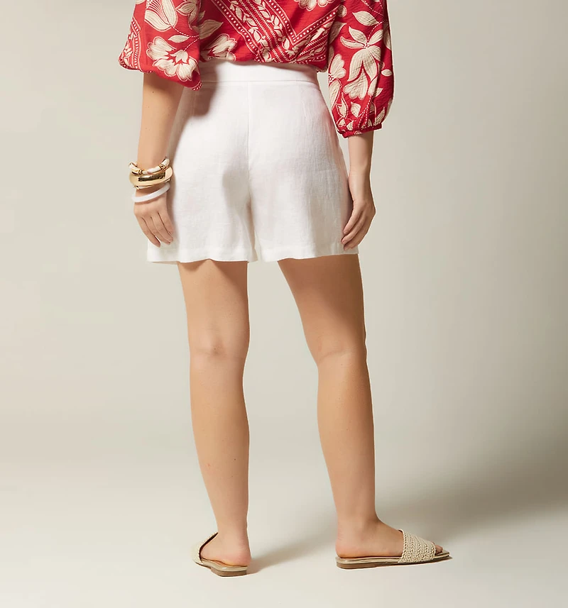 SHORT WITH WAISTBAND AND BUTTON