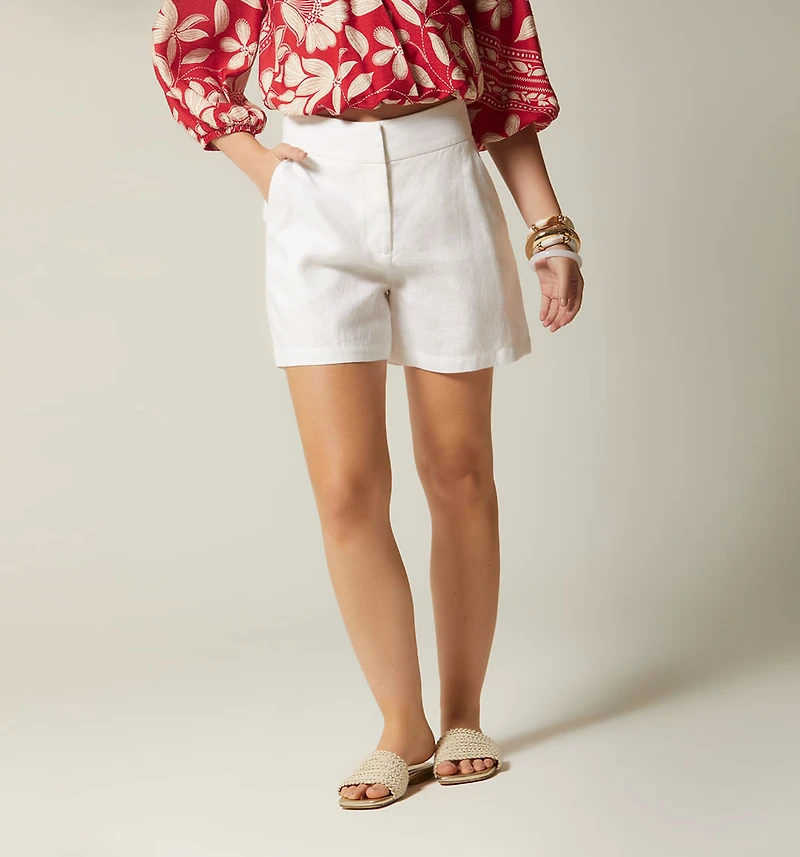 SHORT WITH WAISTBAND AND BUTTON