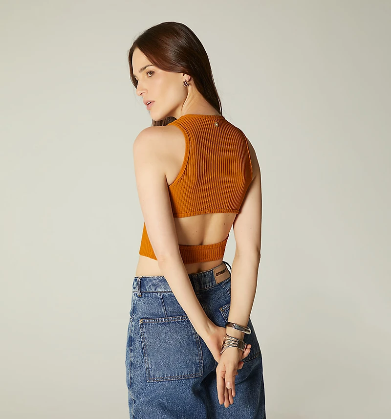 BLOUSE WITH BACK OPENING