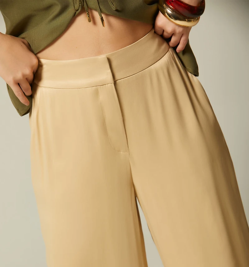 HIGH-WAISTED PANTS