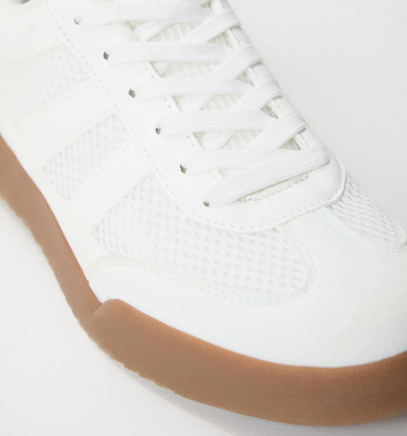 SPORTY MESH UPPER SNEAKER