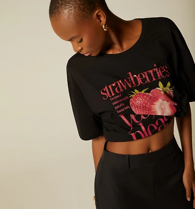 STRAWBERRIES PRINTED T-SHIRT