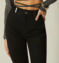 HIGH WAIST SKINNY JEANS WITH PLAQUE ON BELT LOOP