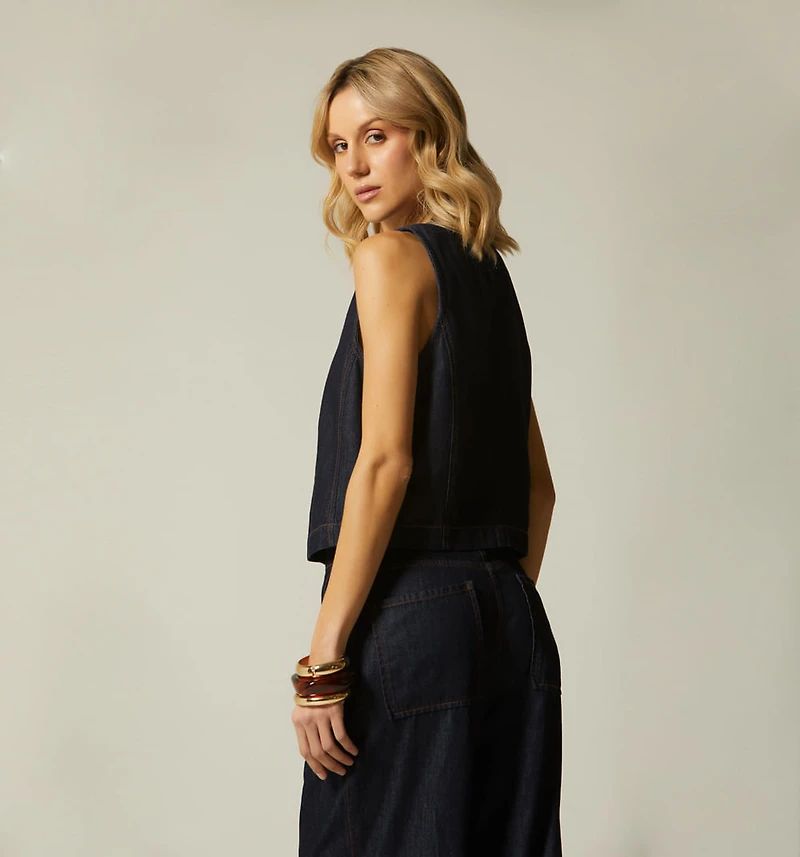 SLEEVELESS BLOUSE WITH BUTTONS