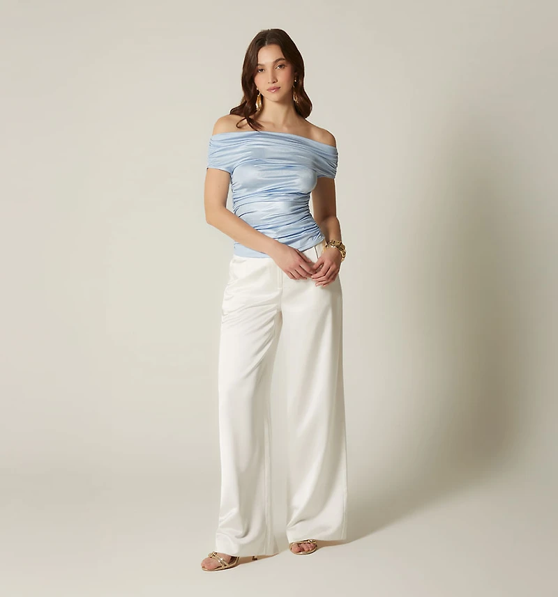 Off-shoulder blouse with continuous sleeves