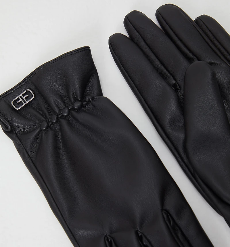 GLOVE WITH GATHERED DETAIL