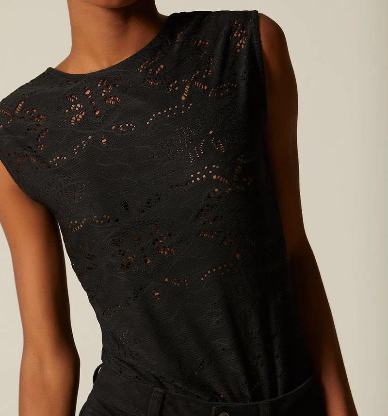 ROUND NECKLINE BODY WITH BACKLESS DESIGN