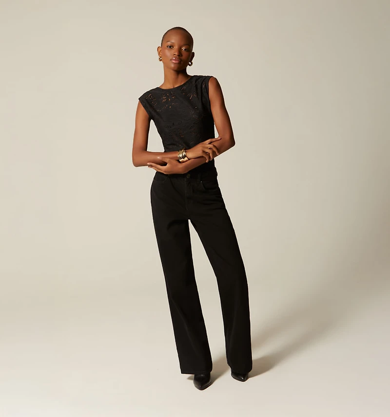 ROUND NECKLINE BODY WITH BACKLESS DESIGN