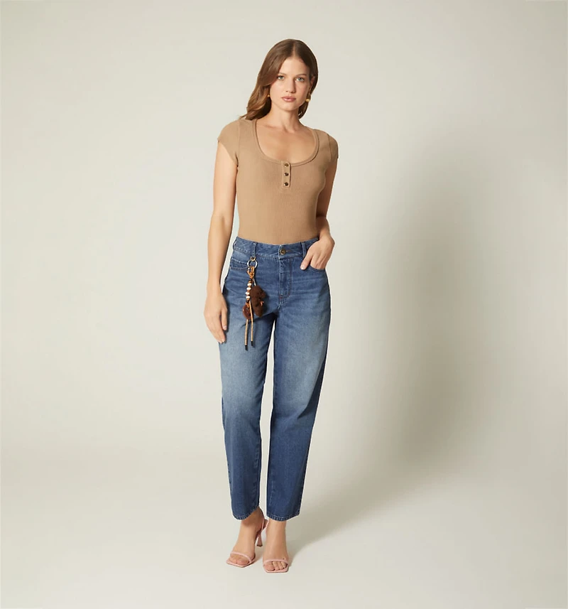 DEEP NECKLINE SHORT SLEEVE BODY